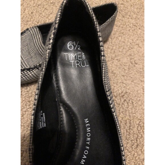 Black And White Plaid Size 6.5 Pointed Toe Flats - Picture 3 of 4